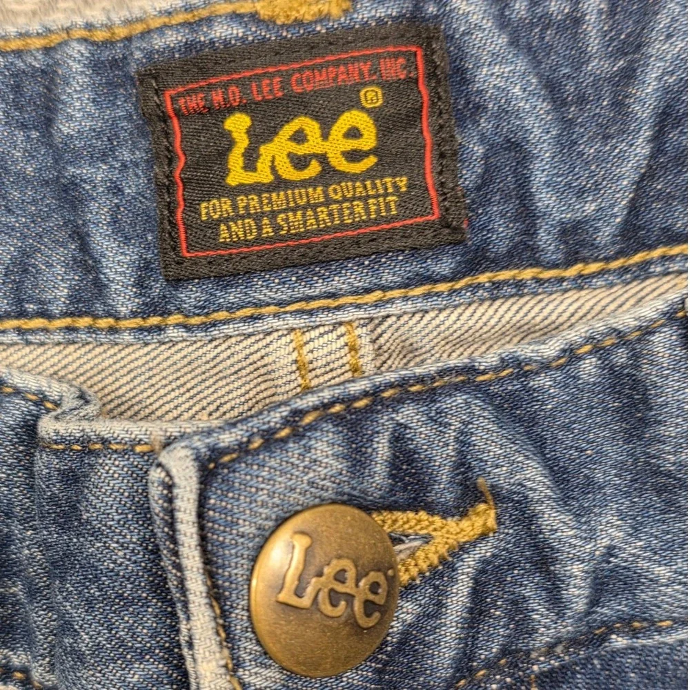 Lee takes while straight